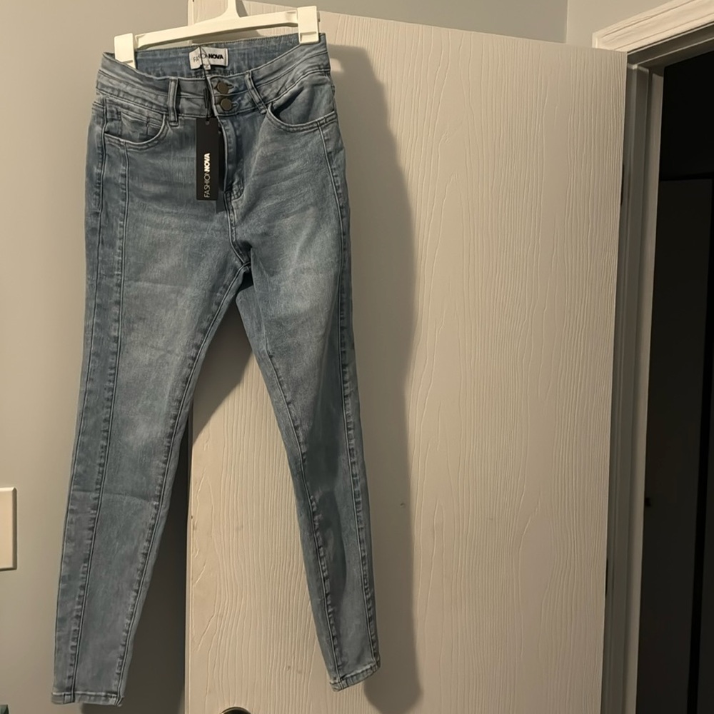 New with tags light wash double seam fashion nova womens jeans